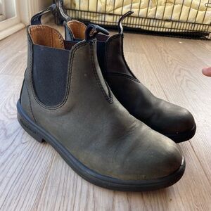 Kids Blundstone gray boots size AU-2 equivalent to US-3